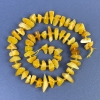 خرزات كهرمان شظايا 9-12x3-5mm +- مع خرز 2.5mm +- على خيط، الطول 39cm+