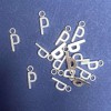إكسسوار قلادة حرف «P» 17x7mm تعبئة 20g (‎+‎-‎ 30 قطعة)